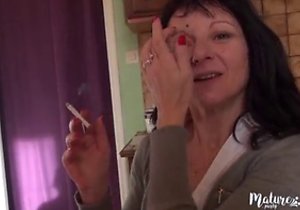 Public sex addict getting her mature pussy fucked