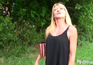 Flawless mature lady gets fucked outdoors