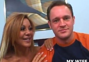 Married lady showing her lust for hardcore sex