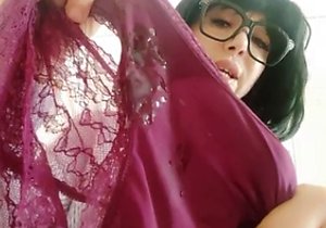 Glasses-wearing mature geek shows her goodies